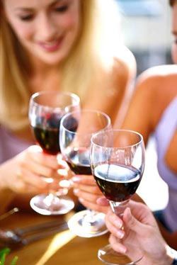 一男一女共举酒杯互相请猜一成语_情侣头像一男一女(3)