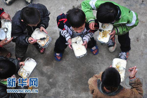 提高农村学生尤其是贫困地区和家庭经济困难学生健康水平,会议决定