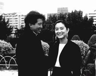 秦汉和林青霞-曝何炅教书旧照 揭秘明星旧照背后的故事 组图图片 12032 316x250