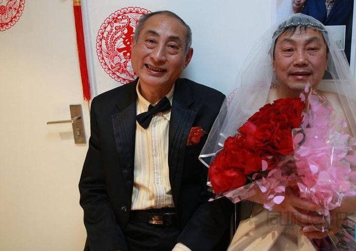 老年男同性恋者北京高调"完婚"(组图)