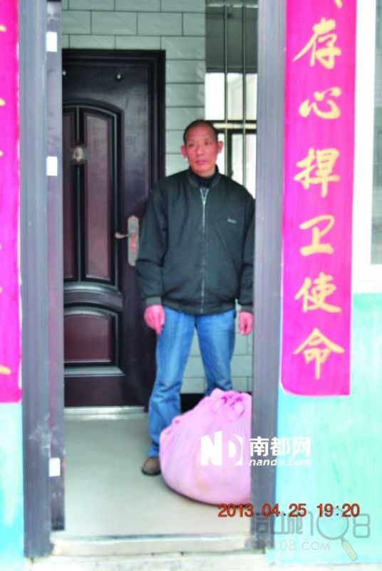 李怀亮被关12年无罪获释 受访时语速缓慢目光发呆