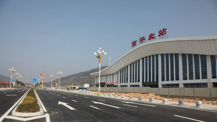 请问去南平北站要怎么坐公交,最晚的公交又是几点发车?